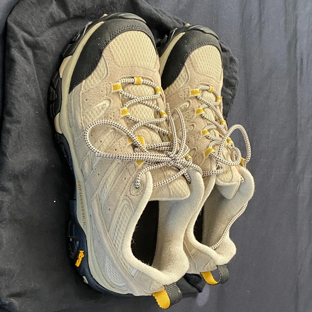 Merrell Moab Tan and Black Outdoor Shoes - Picture 9 of 9